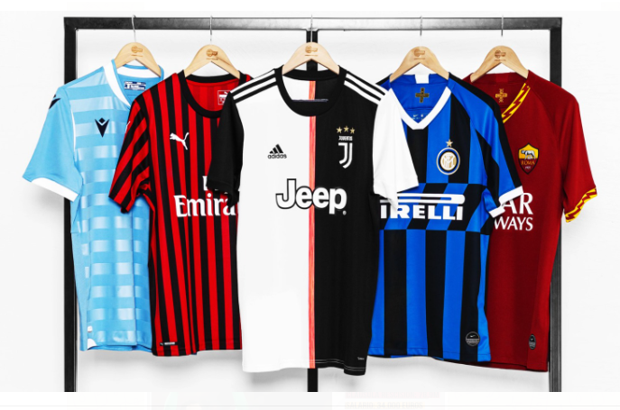 SoyCalcio_'s tweet photo. 🇮🇹 NUEVO SORTEO 🇮🇹

La Serie A vuelve y para celebrarlo, nuestros amigos de @footballh_ quieren REGALAROS una camiseta de la SERIE A a elegir 🔥

Requisitos: 
👉🏼 Seguir a @footballh_ y @SoyCalcio_ 
👉🏼 Dar RT a este Tweet

⭐ Anunciamos el ganador el próximo miércoles. https://t.co/N75lZIEas4