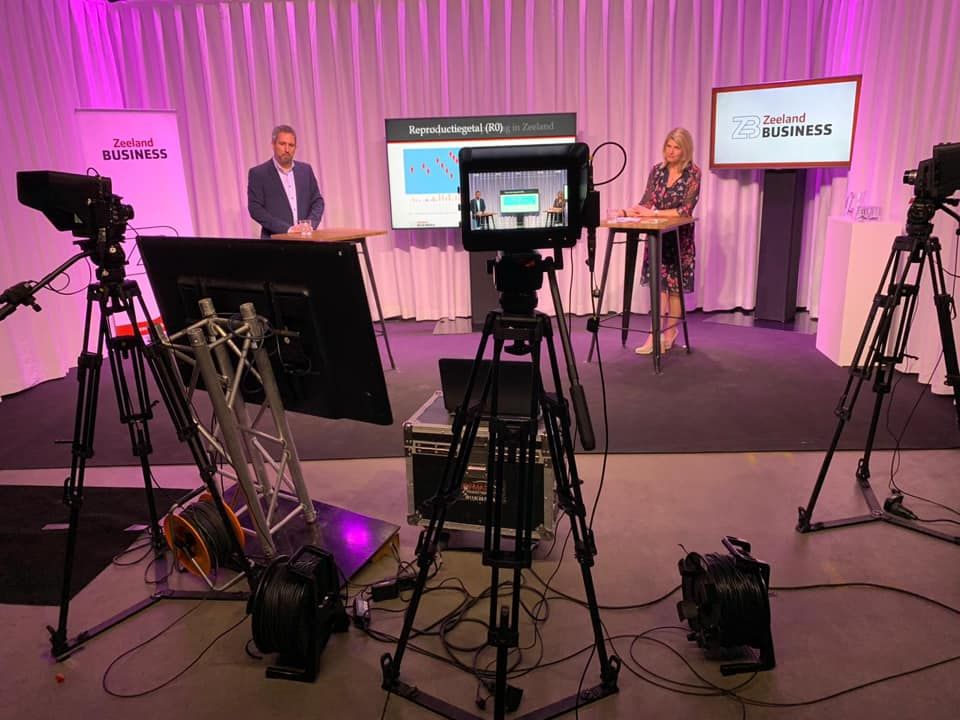 Vanuit de studio van #Hofman #Streaming Facility verzorgden wij een online netwerkbijeenkomst voor <a href="/ZeelandBusiness/">Zeeland Business</a>. Geïnteresseerden konden interactief deelnemen aan inspirerende paneldiscussies door middel van een Youtube-#stream.