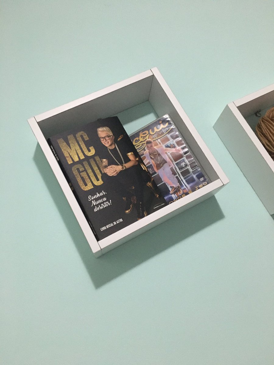 layslaa__'s tweet photo. Só no meu quarto que o gui tá em todo canto? KKKKKKK 
sou apaixonada❤️✊🏻
@mcgui_oficial https://t.co/RAiTeF5kaN