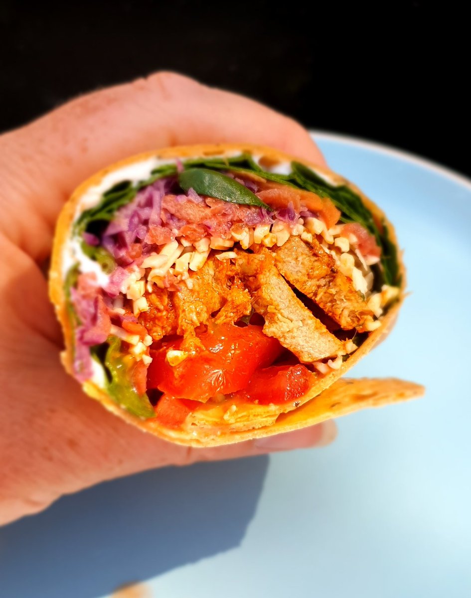 6milesup's tweet photo. @squeakybeanveg we love your bbq chicken style pieces, since I've discovered this range our wraps are more interesting! Here with spinach, tomatoes, homemade coleslaw, vegan cheese and mayo ๐ #vegan #veganfood #veganfoodshare #wraprecipes #lunch https://t.co/flysK8zoVI