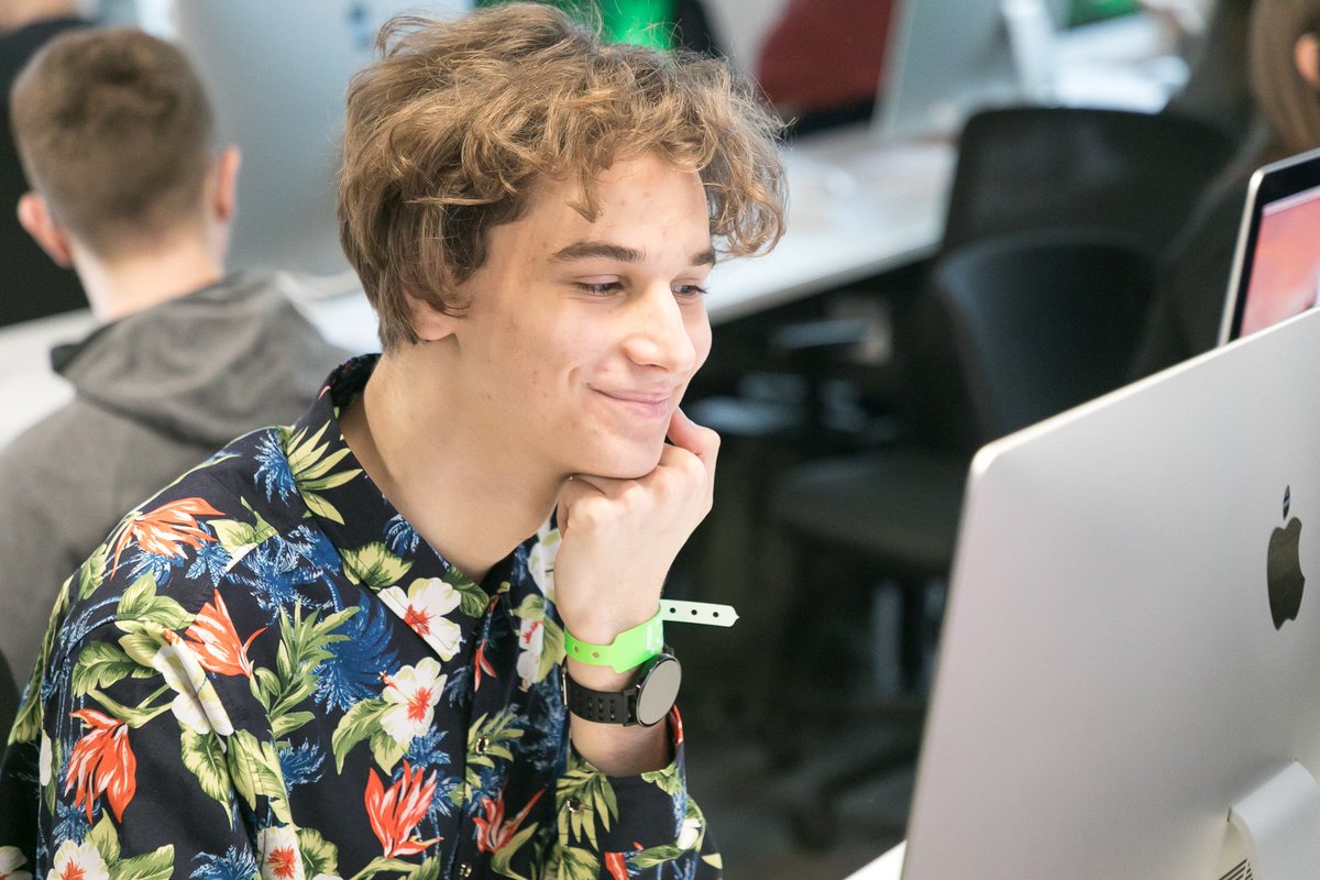 21coding's tweet image. В Школе 21 каждый может учиться в графике, который удобен именно ему. Это даёт возможность сочетать обучение в Школе 21 с учёбой в классическом университете или работой, но при этом, часть участников учатся только у нас.
⠀
#21school