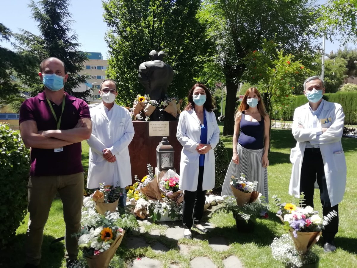 Los cirujanos de trasplante hepático del Hospital Virgen de las Nieves en el Acto de Homenaje a los Donantes de Órganos. Gracias infinitas a las familias de los donantes por su generosidad y solidaridad! #DiaNacionalDelDonante #HVN