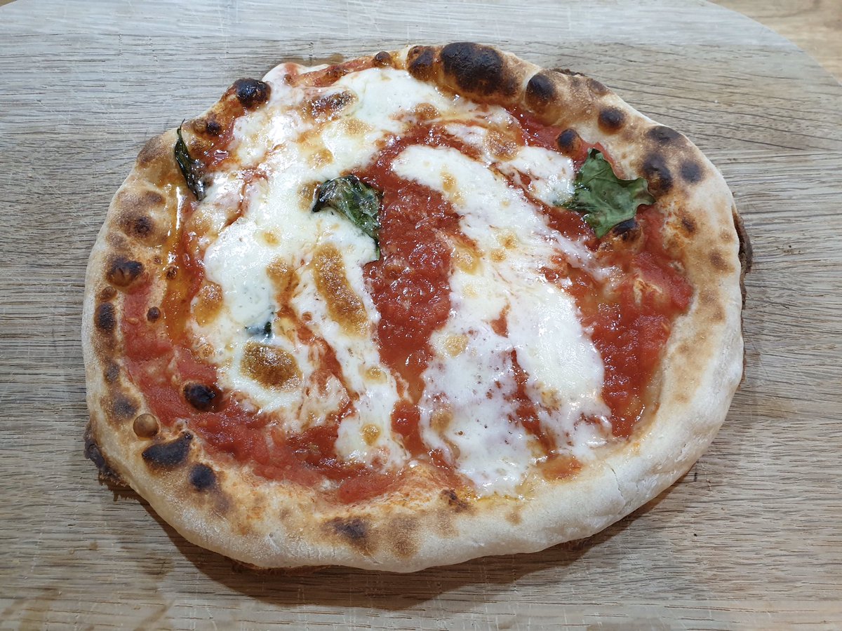 EJShotton's tweet photo. Delicious homemade pizza for tea thanks to pizza in the post from @pizzapilgrims #fryingpanpizza https://t.co/dmjMx0hfI9