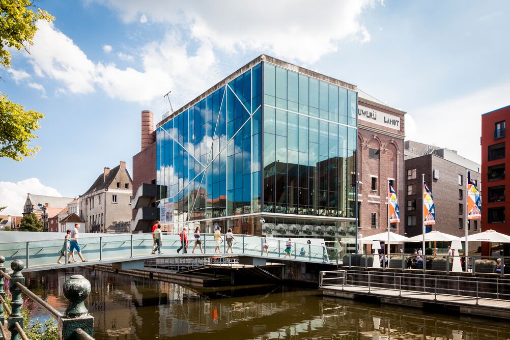 toerisme_vla's tweet photo. Negen nieuwe #meetinglocaties in erfgoed zijn voortaan ‘Flanders heritage venues’. Daarmee presenteren we Vlaanderen internationaal als een kwaliteitsvolle congresbestemming. Lees meer: https://t.co/6baiAgDLYt https://t.co/YMacFUHMOo