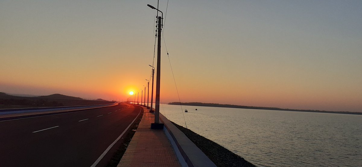 CanvasTourist's tweet photo. A magnificent sunset in mukutmanipur dam, West bengal, India. https://t.co/z4n0aZpKpU