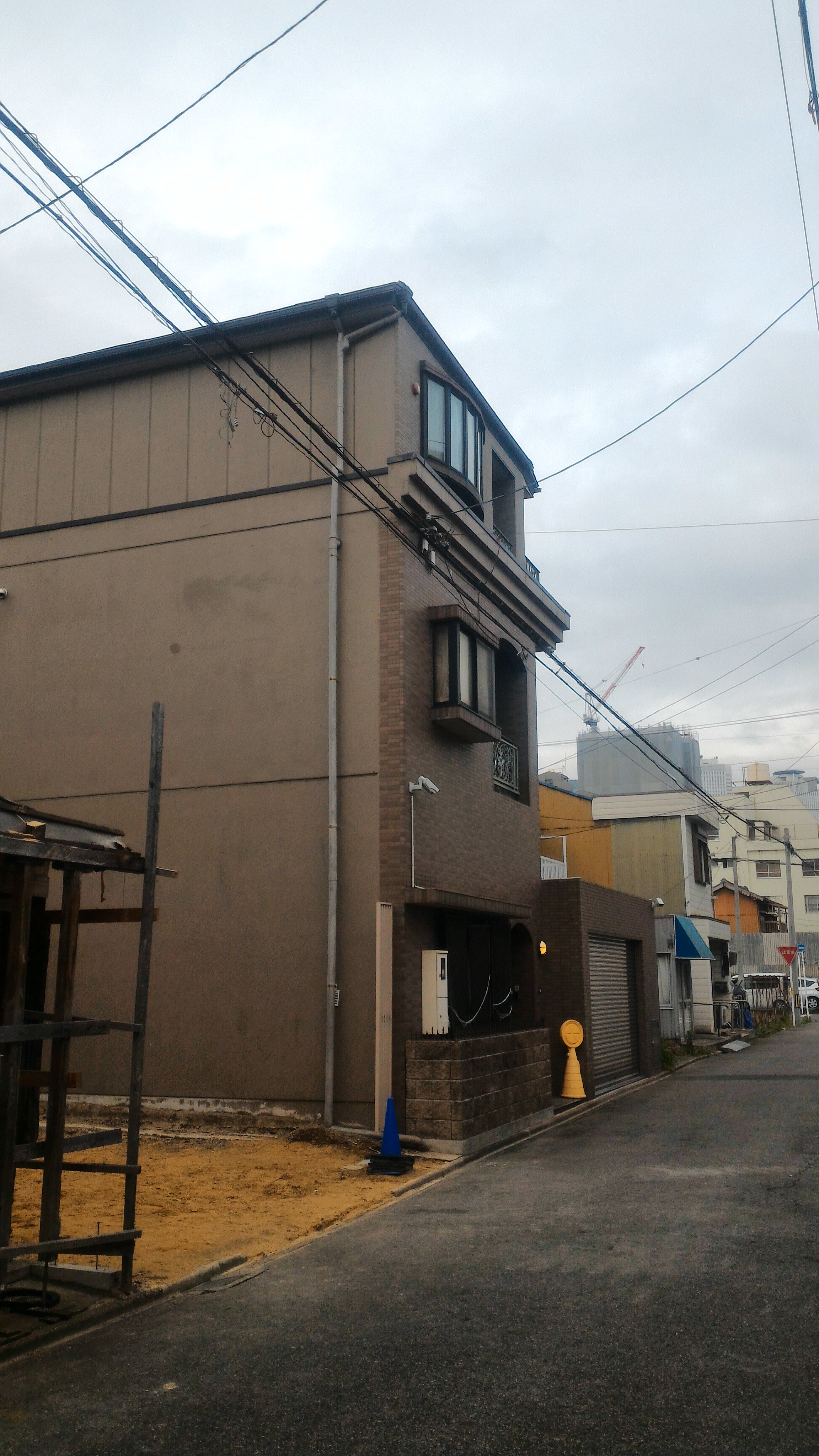 希流 こちらは山本組 弘道会 の事務所です 四代目山本組は六代目山口組の三次団体です 上部団体は六代目山口組 三代目弘道会です 先ほど紹介した岸本組傘下の山本組と比べると格段に立派な事務所ですね T Co Y6azleermg Twitter