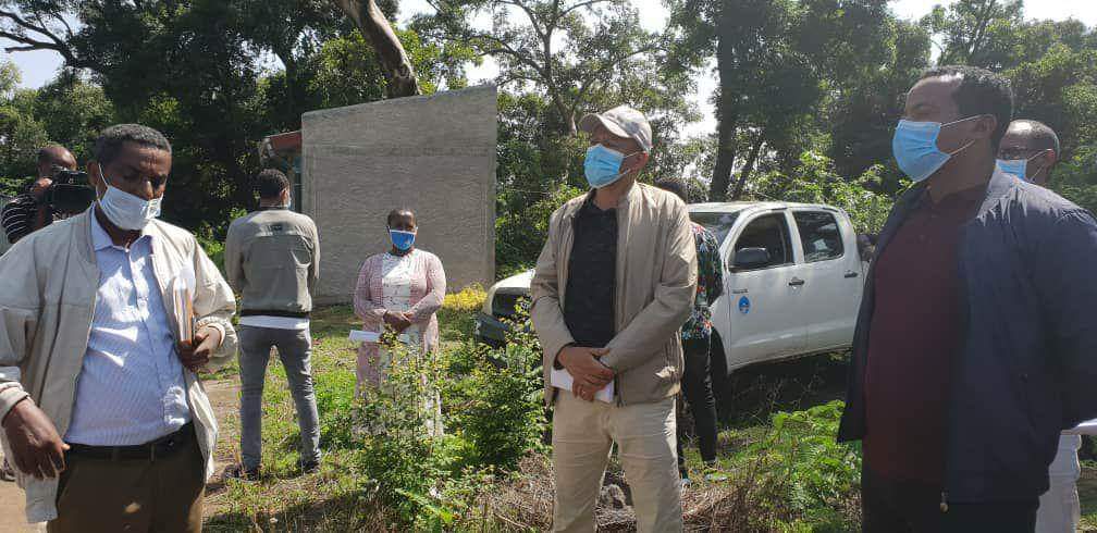 ዛሬ የባህርዳር ከተማን የውሃ መሰረተ ልማት ግንባታን ጎብኝተናል::ግንባታው በፍጥነት እንዳይቀጥል ማነቆው ህገወጥ የካሳ ጥያቄዎች መሆናቸውን ተመልክተናል::የንፁህ መጠጥ ውሃ ግንባታው በጥቂት ስግብግቦች መዘግየት የለበትም