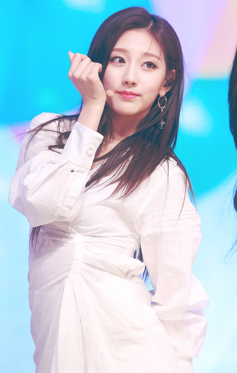 lvlz960612's tweet photo. 6월4일은우리막내데이 #찬란한여름_빛나는_예인데이 우리예인이생일이라구    #HAPPY_YEINDAY 다들많이축하해주고실트성공하길 https://t.co/B88tDXzGBq