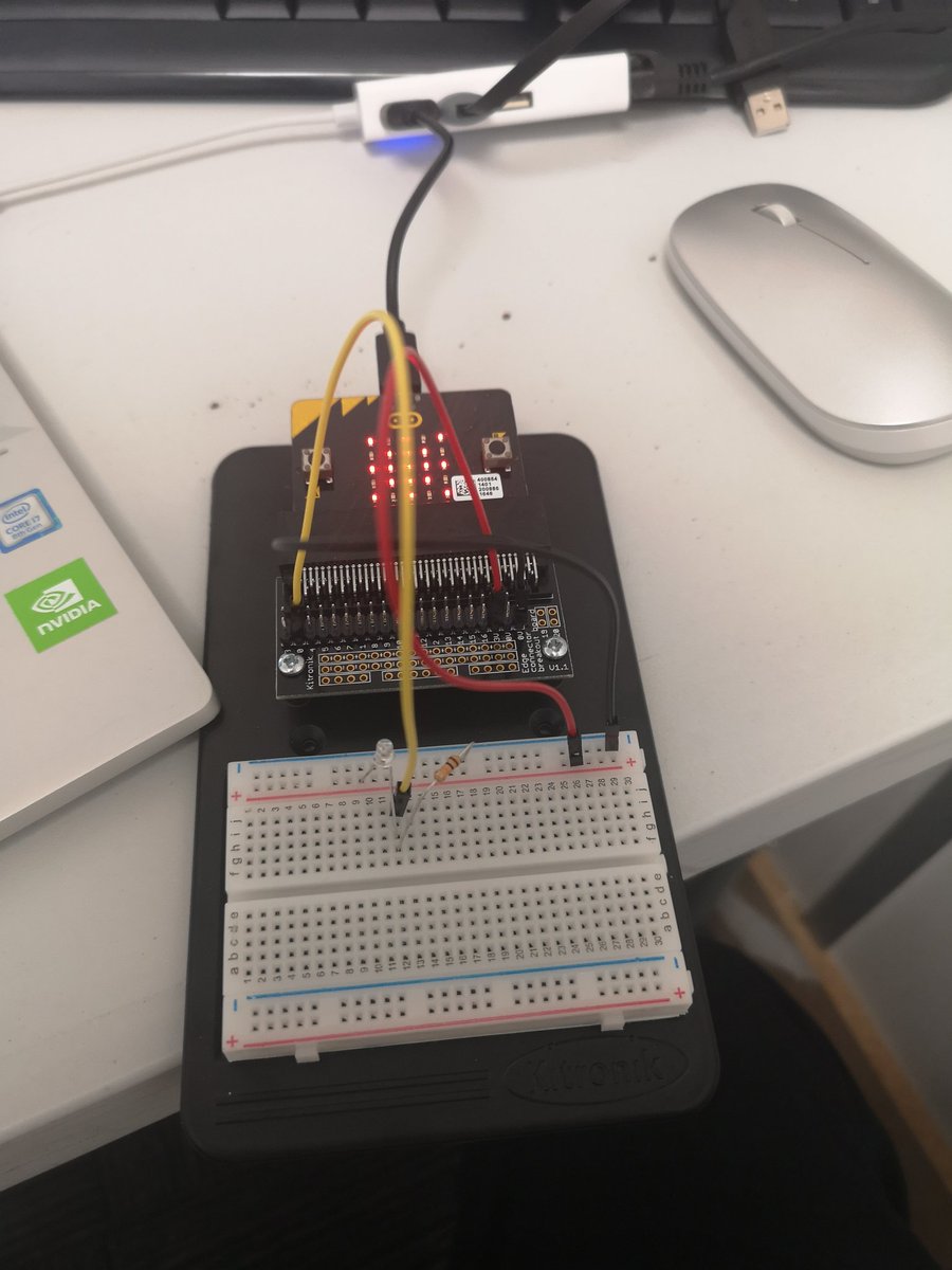 jonathonsimons5's tweet image. Getting to grips with electronics and coding using my kitroniks set
#edtechmaven #kitronik