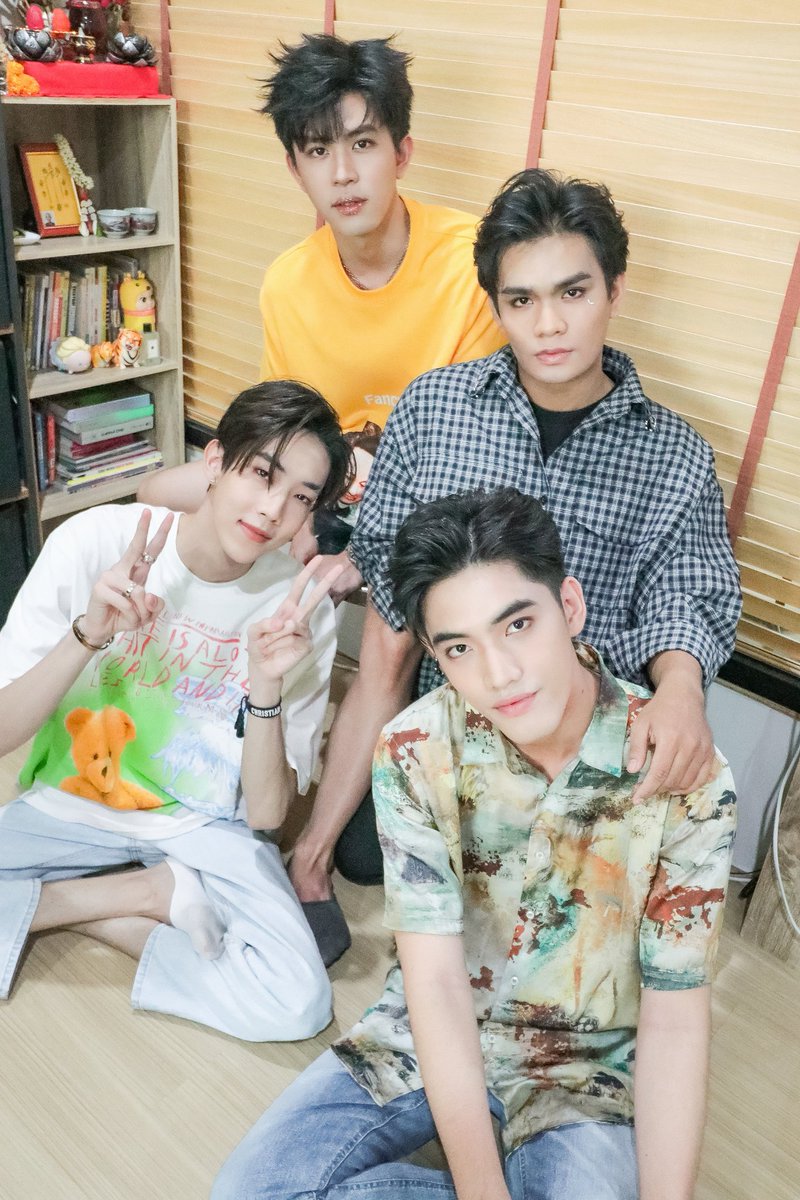 Xxavieria2465's tweet photo. ภาพถ่ายครอบครัว : Photo Family

ปล.ขอขอบคุณโอกาสดีๆจากแม่ @James_punnaphat 💛
#ผู้เพื่อนตุ๊ดxsaveG 
#ผู้เพื่อนตุ๊ด #saveG https://t.co/IdLKtiaPTE
