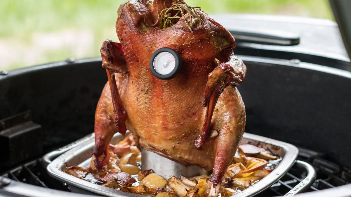 broilkingbbq's tweet photo. Now that's one fire-quacker... 🔥

Roast #duck is juicy and tasty. Sounds like a win-win!
It has a strong meaty flavor and thin, crispy skin. While it can be comparable to a roast- this bird has a very distinct #flavor.

We'd highly recommend firing one up on the grill tonight. https://t.co/2KWfCI8Z9B