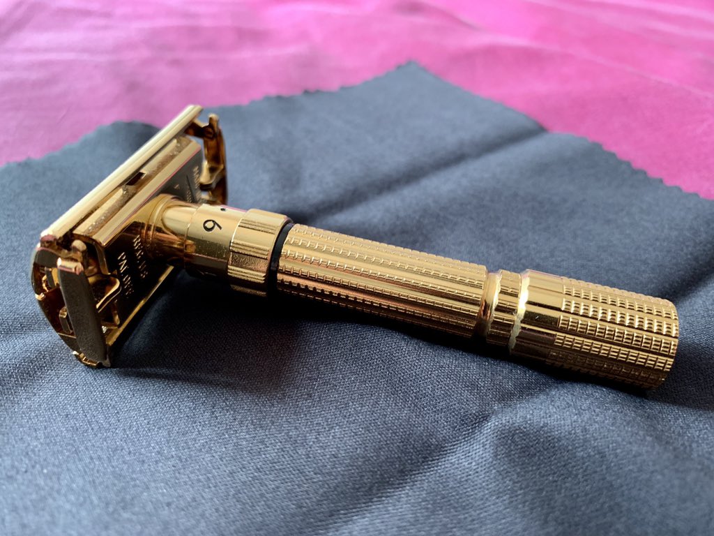 PuckBox's tweet photo. 1960. Gillette Executive Fatboy. Speechless! #wetshaving https://t.co/iDmLOET55t