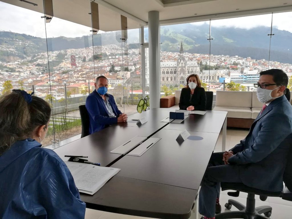 TurismoEc's tweet photo. Ahora | Inicia el evento para la firma del contrato de inversión entre @TurismoEc y Galápagos Marine Expeditions Galamarex Cia. Ltda. 
#JuntosEcuador #AEcuadorLoSacamosTodos https://t.co/f4aynKXAp5