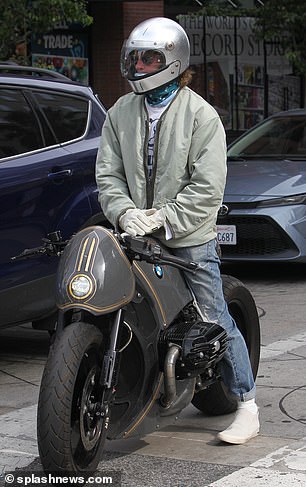 Brad Pitt Bmw Motorcycle Model 2025 - Main Image