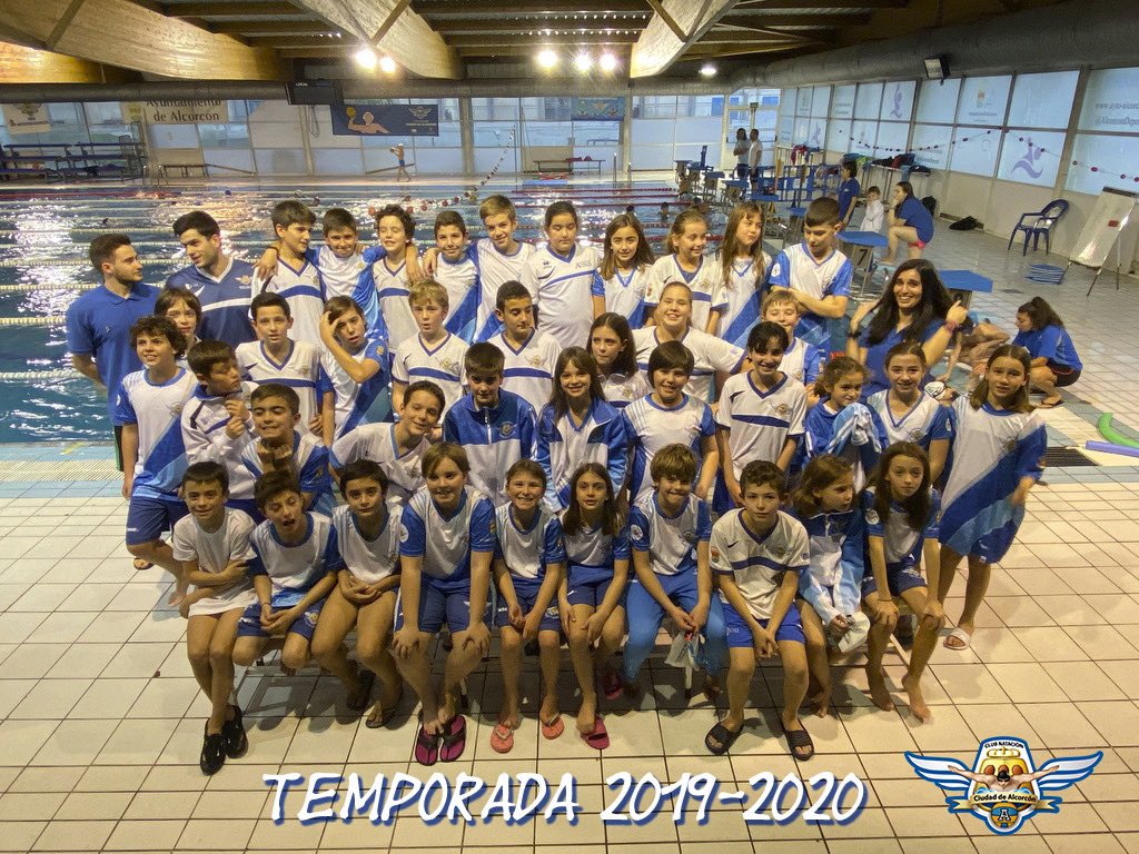 Ciudad_Alcorcon's tweet photo. Equipo Natación Benjamin 2019-2020. 

Estos peques ya no se andan con chiquitas y van a por todas con un desparpajo digno de admiración. Aunque jóvenes son capaces de hacerlo muy bien y de divertirse como se merece. @AytoAlcorcon @ACDAlcorcon #natacion #waterpolo https://t.co/qTzcceqB7t