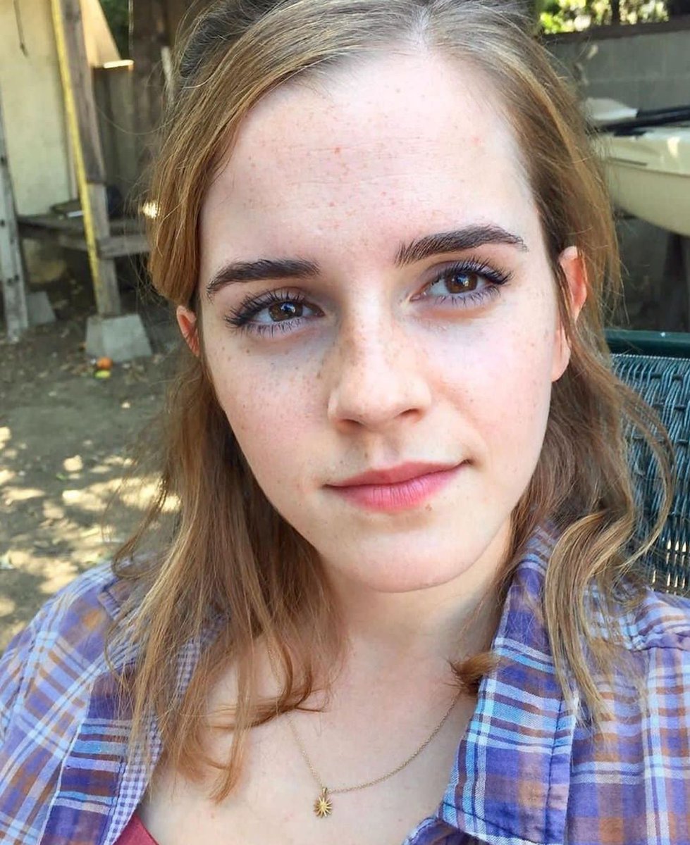 _Watsoners_'s tweet photo. How to be perfect on selfie?🤳 just be Emma Watson 😍😍
#EmmaWatson https://t.co/eXUGZxVuHZ