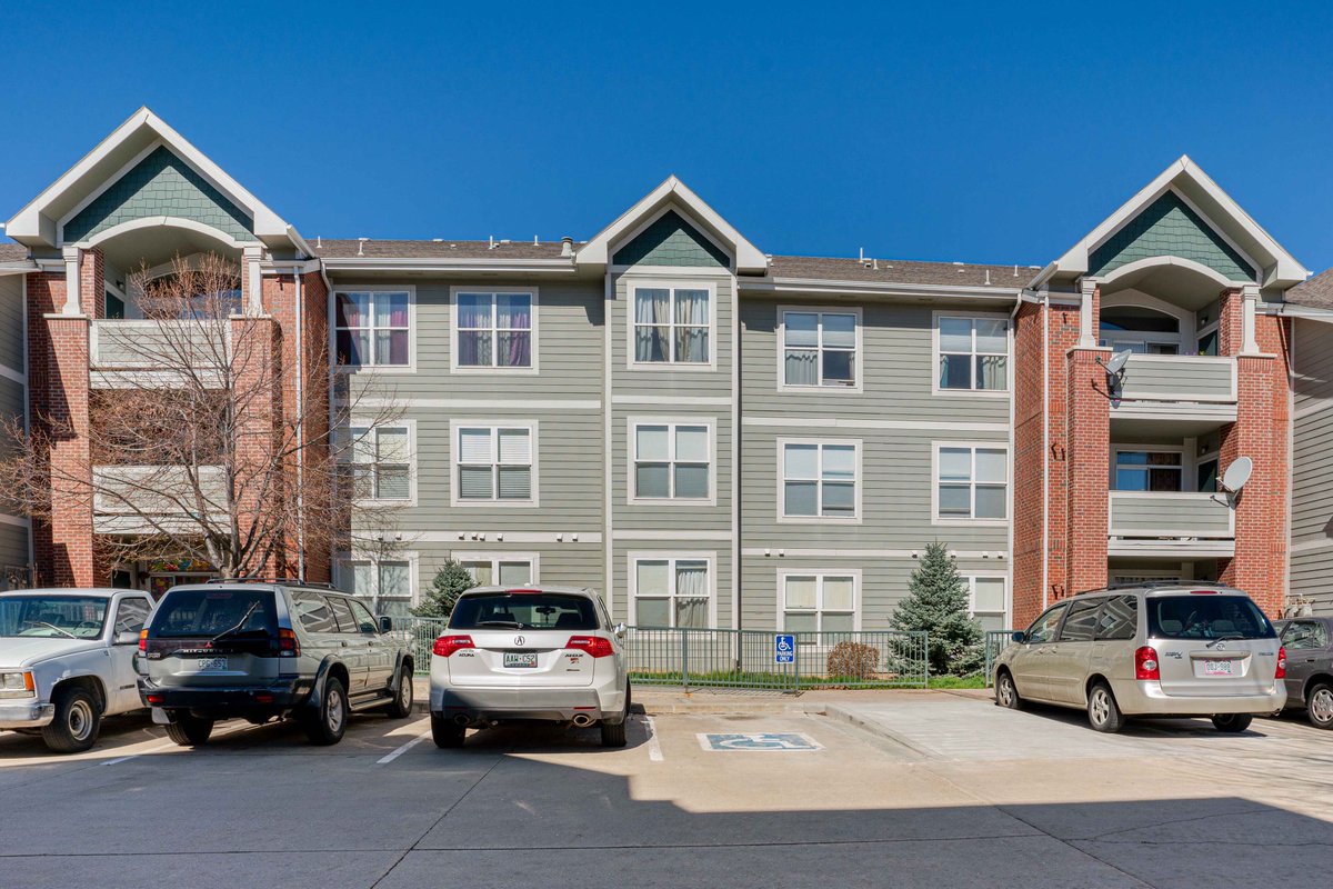 AlanStrange's tweet image. 🚨NEW PRICE: 14241 E 1st Drive, Unit #303
-
View this listing: seedenverhomelistings.com/homes/co/auror…
-
Interested? Give us a call at (720) 295-4350 or shoot us an email to info@thestrangeteam.com!