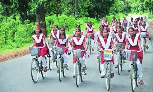 amitabhk87's tweet photo. Bicycling is the most sustainable mode of mobility. It provides an affordable transportation option for millions of Indians. No fossil fuel &amp; no emissions. Best for maintaining good physical health. I grew up cycling to school &amp; back. On #WorldBicycleDay I promote bicycling. https://t.co/JlSrNCq4ov