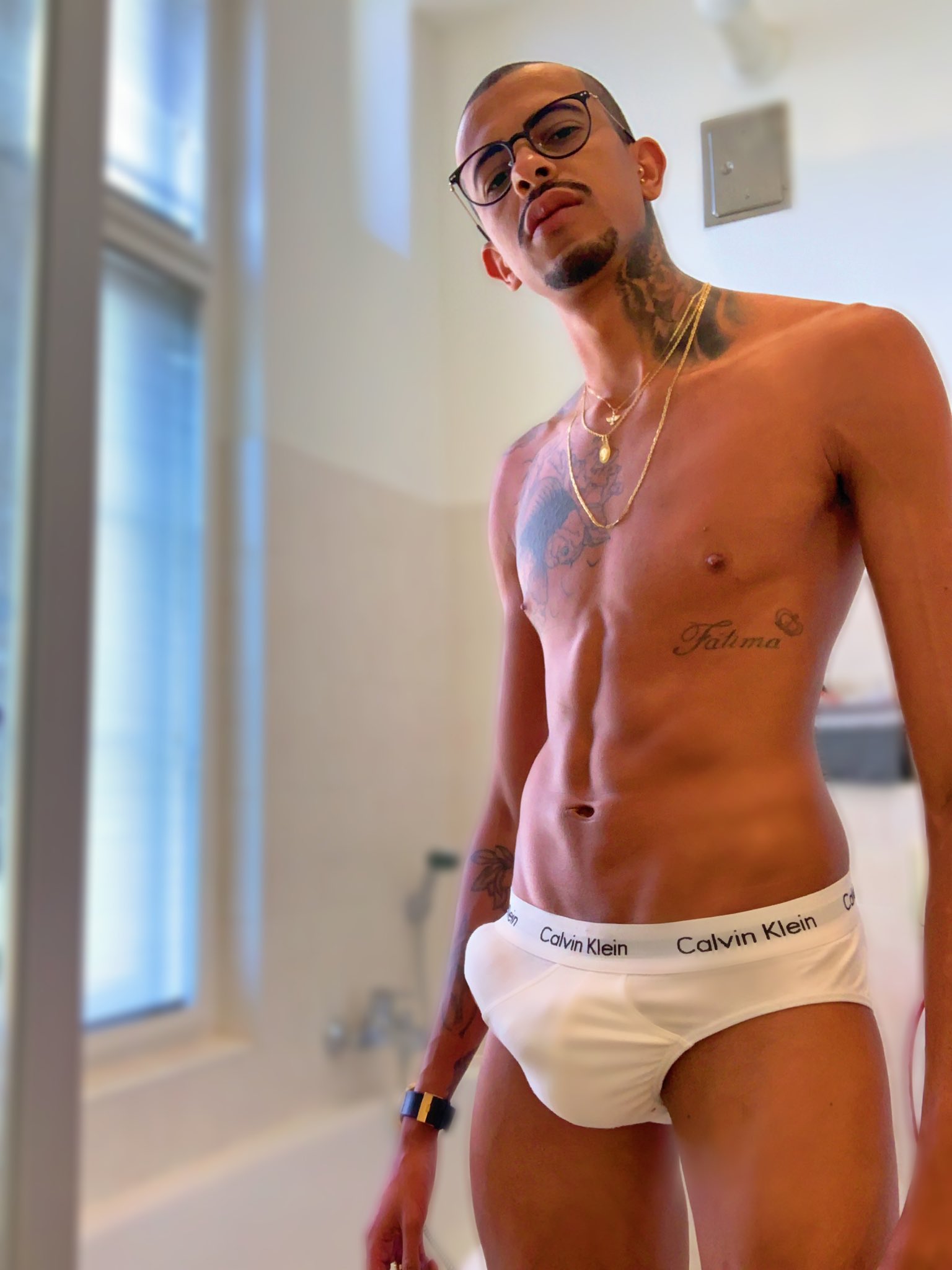 2 pic. +2 🔥 https://t.co/TclDJnWb1S