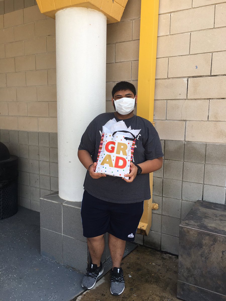 IdaSerna1's tweet photo. Another TOP Senior in English IV!!! Angel Cruz is Awesome!!!! #Seniors2020, #RHHS, #5thperiodcochamp https://t.co/3YNlHyWuUD
