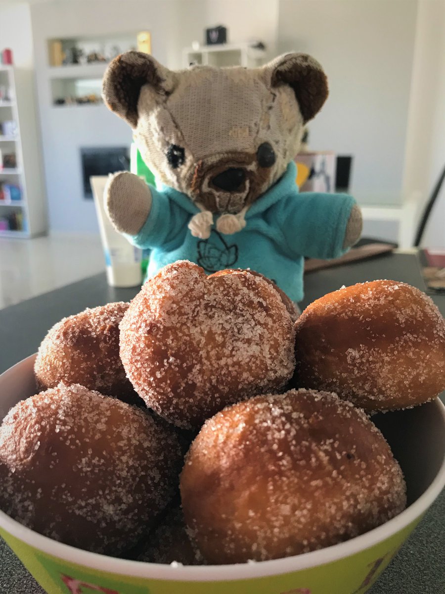 _Colargol_'s tweet image. 🙃Hey guys !!! I know it's being a while, so I made you donut balls !!! Recipe on my website ! :

 Philibert's Fluffy Fried Bombs colargolie.com/2020/06/03/phi… 

I hope you're all doing well ! 😍🧸