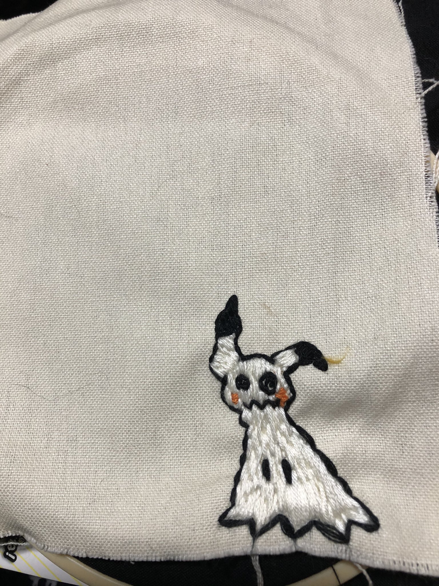 侑希 ミミッキュー 刺繍したのだー マスクにしていくぜ マスク作りっつーより刺繍が楽しくて仕方ない今日この頃 ミミッキュ ポケモン 刺繍 手作りマスク 手作りマスク途中経過 手芸 T Co 06tdbvg7 Twitter