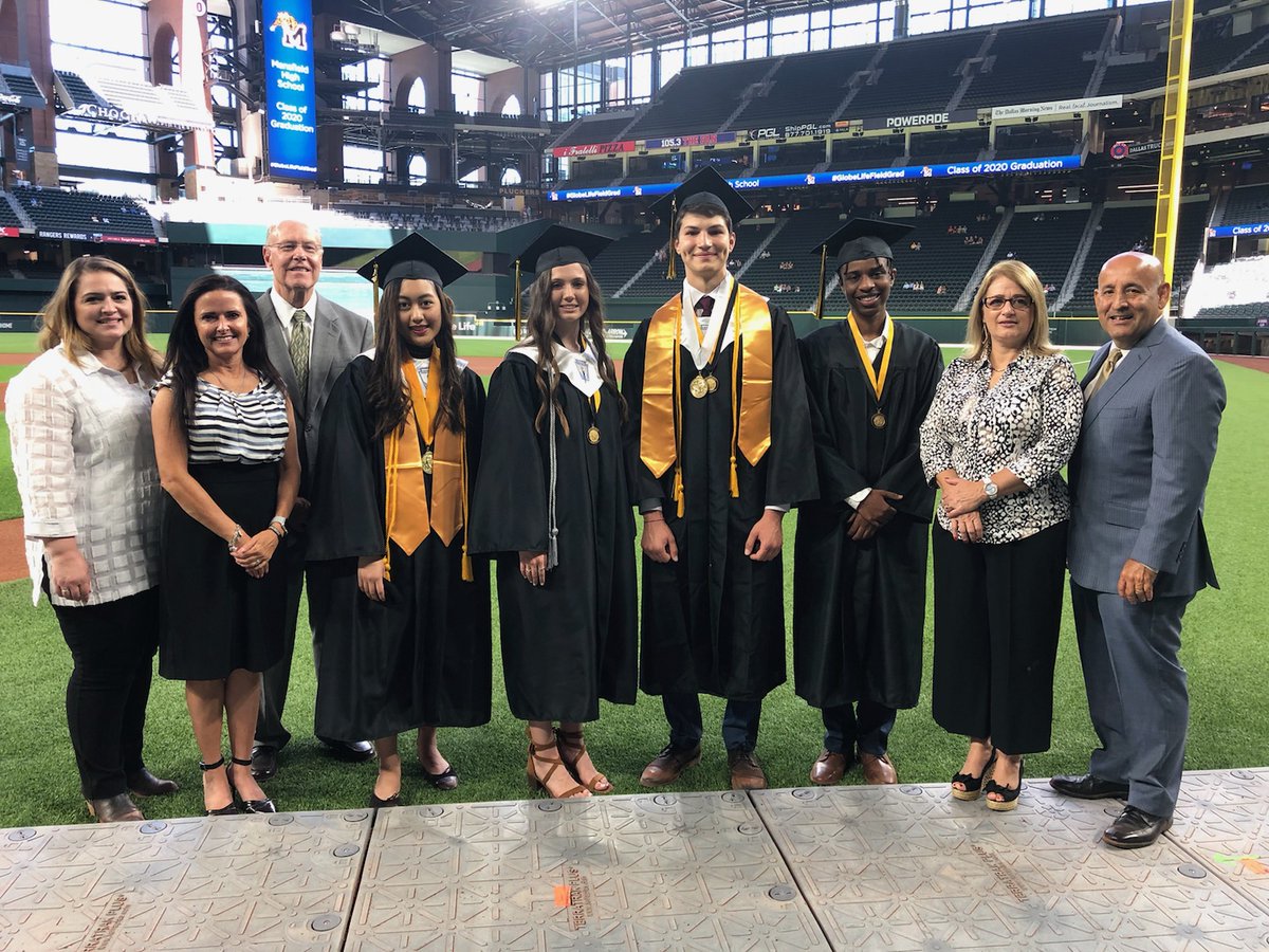 Mansfield Isd On Twitter Mansfield High School You Re Up The School S Top Graduates Student Leaders Were Able To Pose With Some Of Our Board Members Before The 2 30 P M Ceremony Misdgrad2020 Mansfield High School Graduation 2022