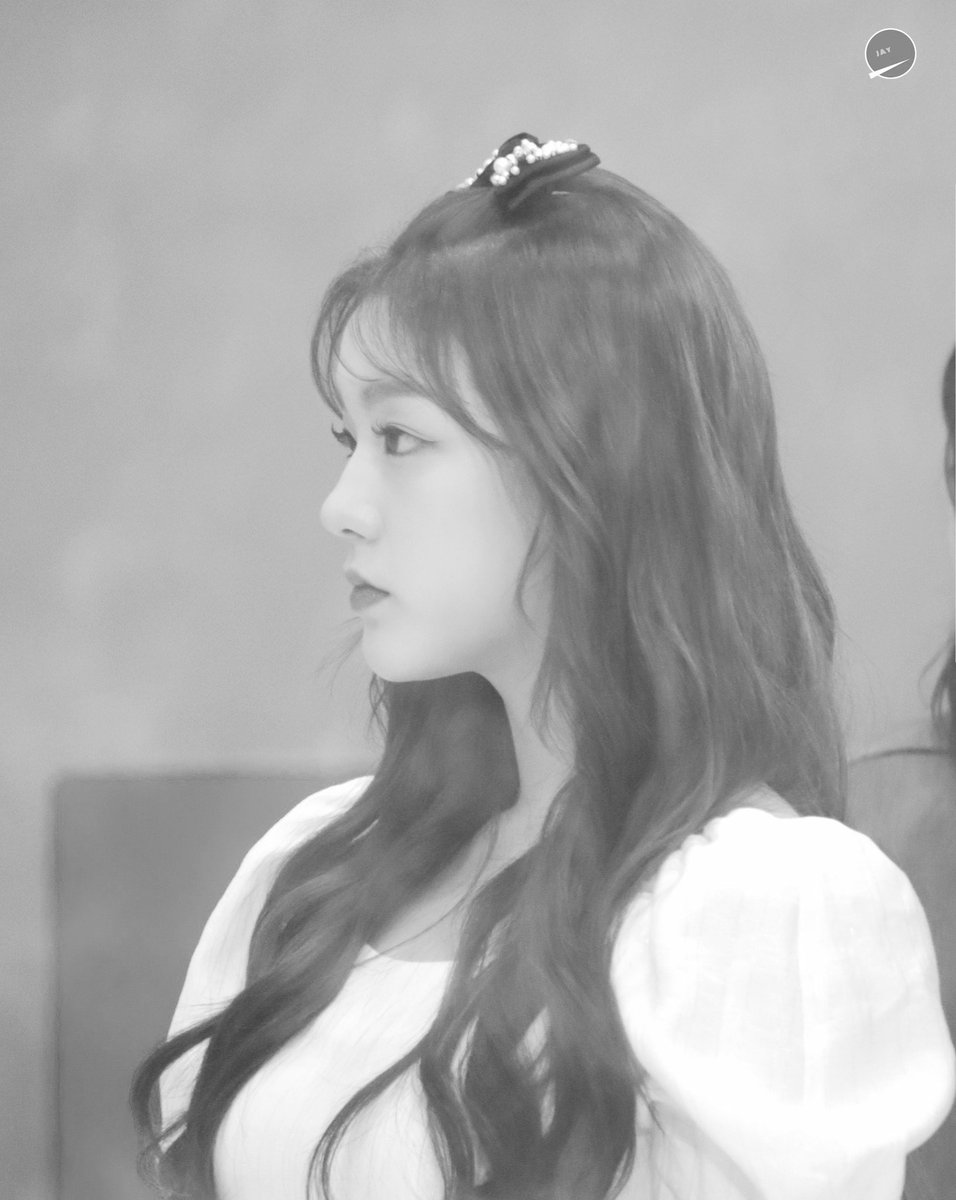 hqsoodam's tweet photo. 200406 [HQ]
her side profile was so pretty

cr. JAY
#시크릿넘버 #Soodam #수담 #secretnumber https://t.co/VVSJ1IPEJz
