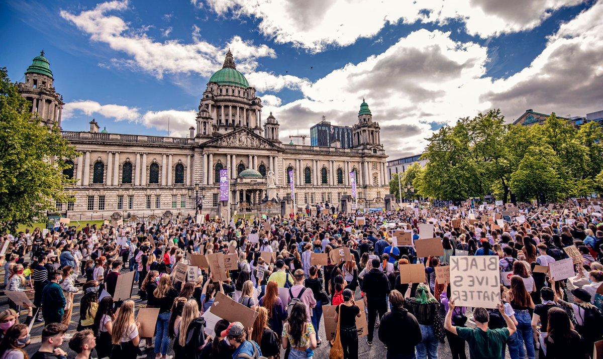 Kscott_94's tweet image. Possibly the most striking images I have taken in my 8 years behind the lens. Absolute scenes here in Belfast, Northern Ireland as over 1000 protesters take to the streets for George Floyd #GeorgeFloyd #BLMBELFAST2020 @BelTel