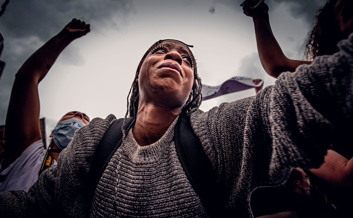 Kscott_94's tweet image. Possibly the most striking images I have taken in my 8 years behind the lens. Absolute scenes here in Belfast, Northern Ireland as over 1000 protesters take to the streets for George Floyd #GeorgeFloyd #BLMBELFAST2020 @BelTel