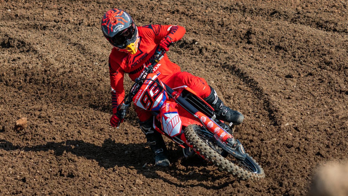 j48soler's tweet photo. [Video] @marcmarquez93 vs @alexmarquez73 | #Motocross Training 2020, enjoy it and share!!
https://t.co/r3LPQyOcXk 

@MotoGP
@box_repsol  
#MX #MotoGp #MarcMarquez
#AlexMarquez #dirtbikes #hondacrf #HRC #honda #marquez https://t.co/qOlzpM4863