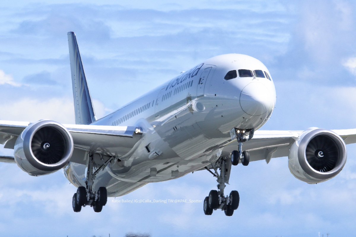 KPAE_Spotter's tweet photo. Boeing test flight of Vistara 787-9, VT-TSE, flew PAE👉PDX👉PAE and did a number of touch and goes using both directions of the PAE runway. BOE416 Heavy on 1 Jun 2020.
#Vistara #spotvistara #VTTSE #Boeing #Boeing787 #b787 #Dreamliner #PAE https://t.co/LbVr7Av1Ha