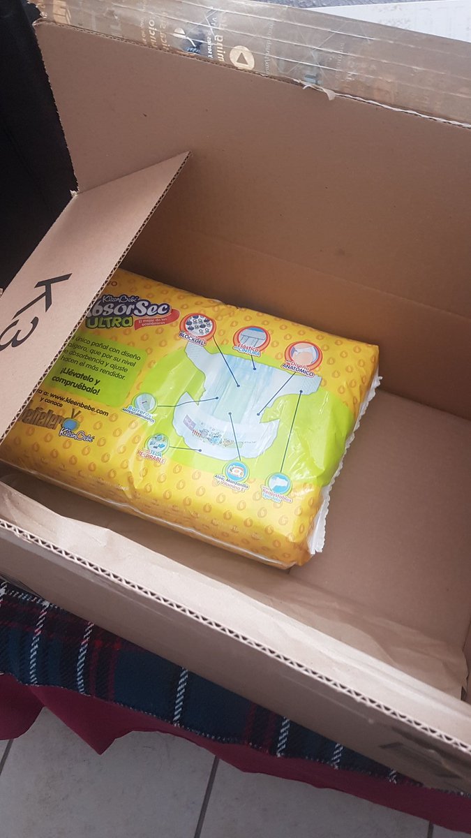 alexastar14's tweet photo. #Amazon @amazon @amazonmex  es injusto lo que hacen. Esperaba una laptop que compre durante #hotsale @hotsalemx  y me llegó esto... es una burla y no me dan solución. https://t.co/BTqCMX16Ah