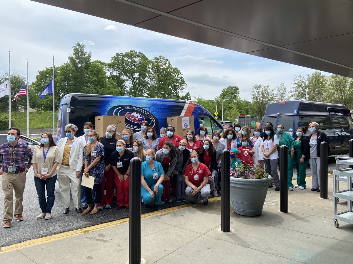 MaureenColeRN's tweet photo. Thank You!  To the New York Islanders and their delivery of boxed lunches to our front line staff in the Children’s Hospital and Women’s Services. We truly appreciate your support!!!! @StonyBrookMed @StonyBrookKids https://t.co/xlS7N2O4sy