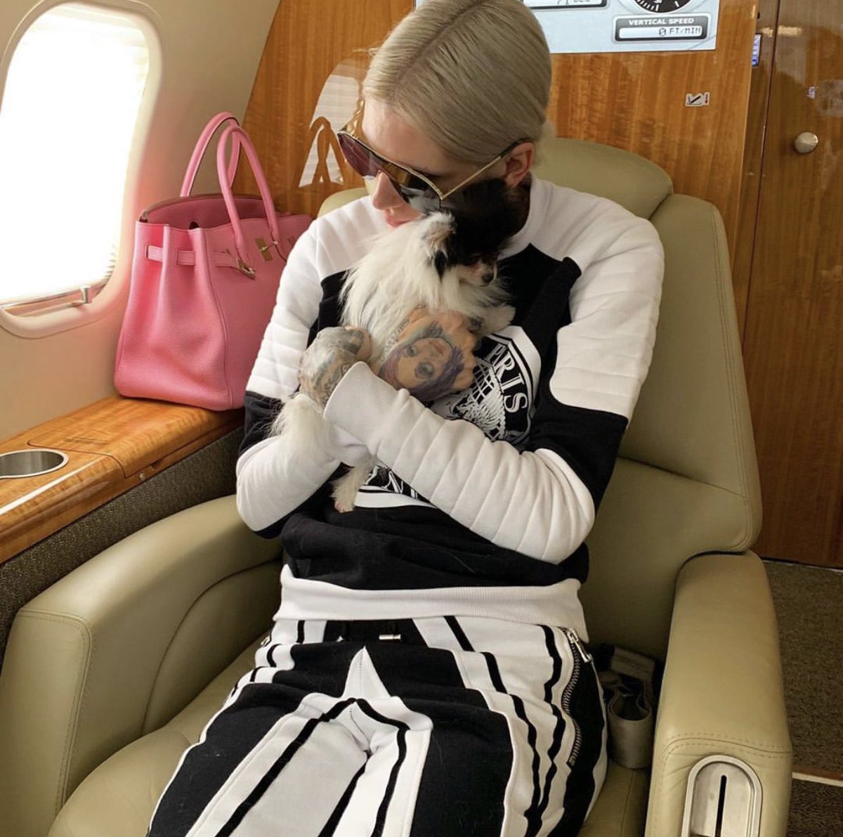 JeffreeStar's tweet photo. HAPPY BIRTHDAY DA VINCI LYNN STAR 🖤🐕‍🦺 My darling baby boy turns 2 today and I’m so grateful for him! My little Gemini man is growing up so fast! Love you doooode! #pomeranianpalace https://t.co/HSgyiBP6Wi