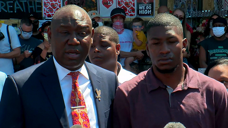 Quincy Mason Floyd, George Floyd's son, visits the site where his father died and says, "We want justice." Follow live updates: cnn.it/371bX0G