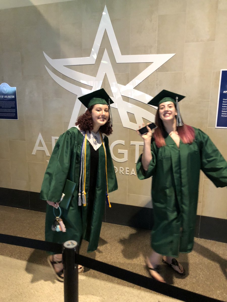 ibahowell's tweet photo. #MISDgrad2020 Congratulations Kayla! https://t.co/QOSDECHiCd