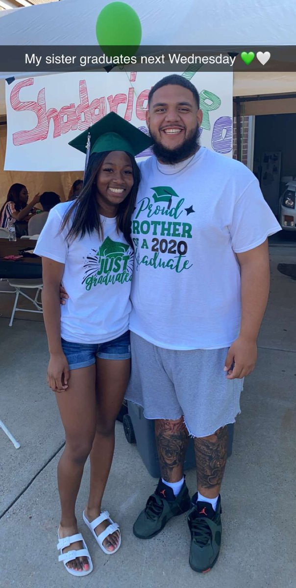 ZachIsGreat_'s tweet photo. My baby sister not a baby anymore. Ready to see her take on life. Proud of you! Her life matters. 💚 https://t.co/6kpDdX4Vrf