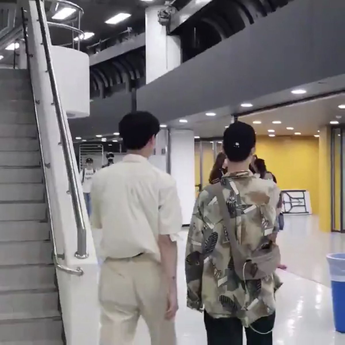itshallaian's tweet photo. ketemunya ngumpet-ngumpet ya jin? iya takut ketauan dispatch katanya.

iya dah gua updload yang ini soalnya kangen https://t.co/jfw8TE6Mq0