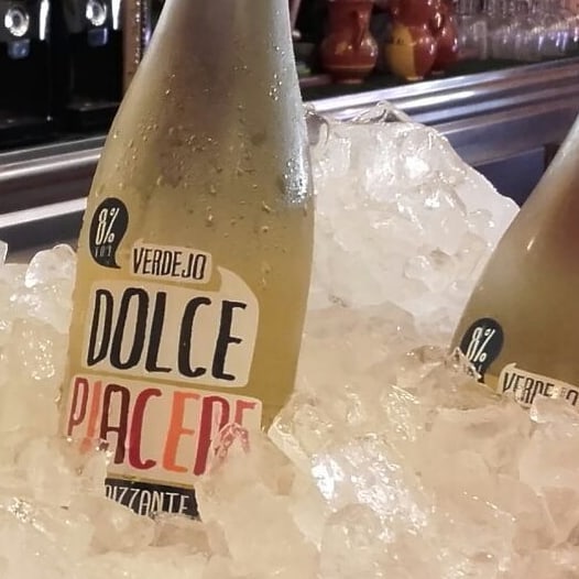 <a href="/vinossalud/">Vinossalud</a> brinda con #DolcePiacere #VerdejoFrizzante desde #AlcaládeGuadaira
¡Salud! 🥂
🛒 <a href="/CarrefourES/">Carrefour España</a> ➡ cutt.ly/ryhhhyi
🛒<a href="/elcorteingles/">El Corte Inglés</a>➡ cutt.ly/ryhhkOt
🛒<a href="/alcampo/">Alcampo</a>➡ cutt.ly/lyhhRkI
🛒 <a href="/EROSKI/">EROSKI</a> ➡ cutt.ly/PyQAQNK
🛒 <a href="/gadis/">Gadis</a> 🛒<a href="/Coviran/">Covirán</a>  🛒#Día