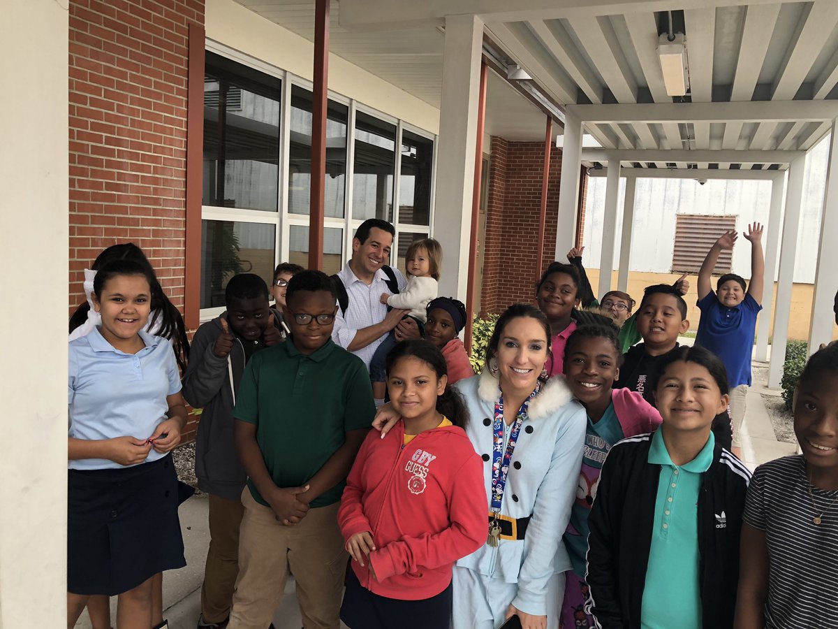 TeachingandT's tweet photo. Can’t wait for you guys to share your smiles in MIDDLE SCHOOL! 😁Once a Seahawk always a Seahawk! #ccps #CCPSstrong #CCPSProud #youbettervisit #CCPSFamily #ccpselearn #myworld #wedidit @ABC7Jeff https://t.co/7ubqbqJMEx