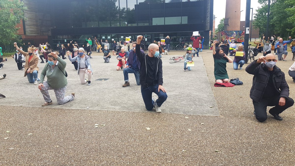 kmamoyeed's tweet photo. Solidarity with #BlackLivesMatter from Tottenham outside Bernie Grant Arts Centre. 

#kneelforfloyd https://t.co/5s4FEPnIie