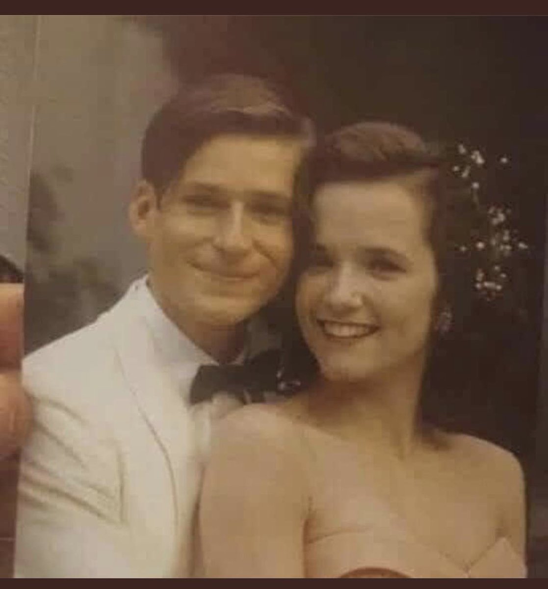 I found this photo outside Tesco in Holywell during my shop earlier today. It says "Mum and Dad, 1955" on the back.

Please retweet to help me try to get it back to the owner! Too much of a beautiful photo for someone to lose. Thank you 👍🏻