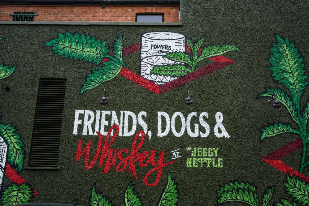 whiskey_paddy's tweet photo. I wouldn’t be a massive fan of “art” as such, but I do love a good pub mural.@PowersWhiskeyNI teamed up with Belfast’s #TheJeggyNettle and artist Danni Simpson for this beautiful celebration of #friendsdogsandwhiskey.I look forward to visiting &amp; enjoying the company of all three https://t.co/gxbIYKUTNH