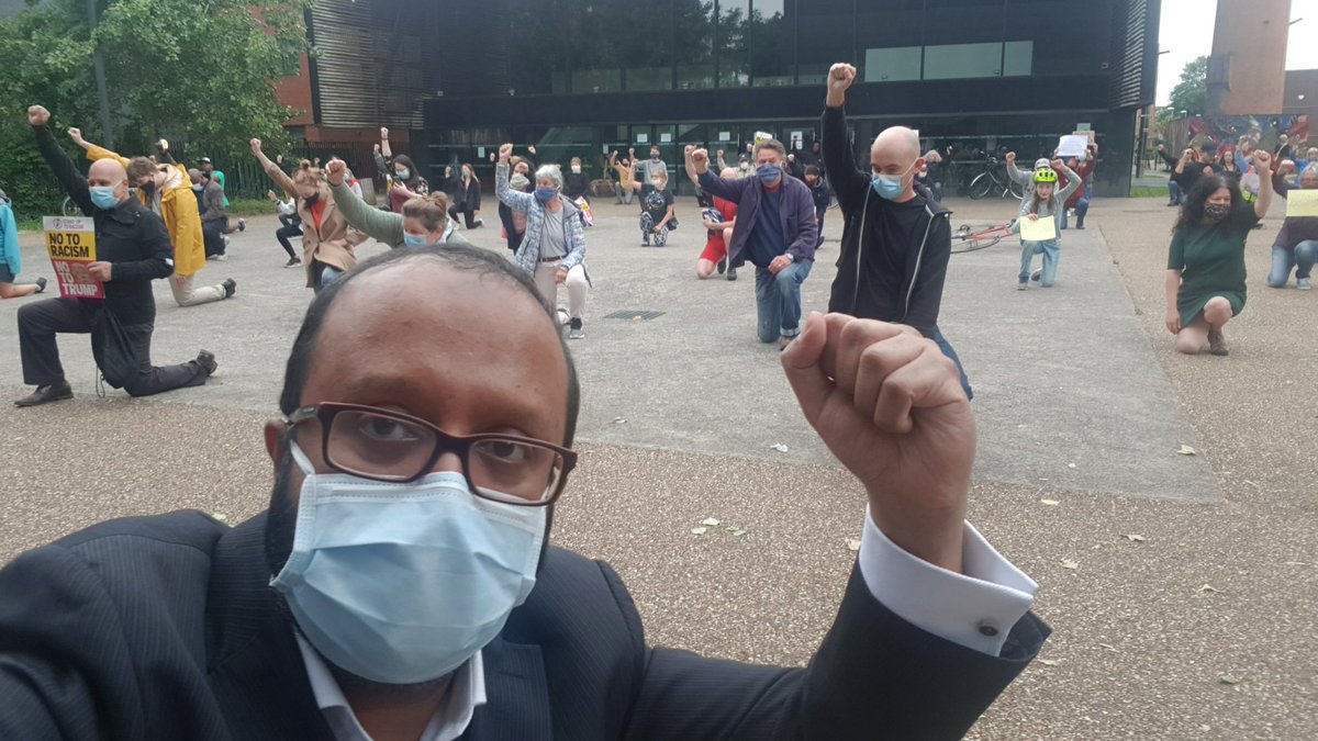 kmamoyeed's tweet photo. Solidarity with #BlackLivesMatter from Tottenham outside Bernie Grant Arts Centre. 

#kneelforfloyd https://t.co/5s4FEPnIie