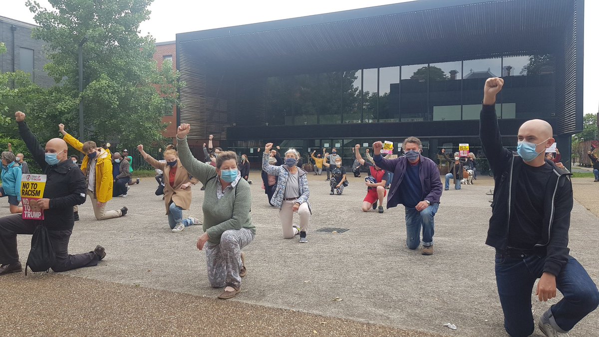 kmamoyeed's tweet photo. Solidarity with #BlackLivesMatter from Tottenham outside Bernie Grant Arts Centre. 

#kneelforfloyd https://t.co/5s4FEPnIie