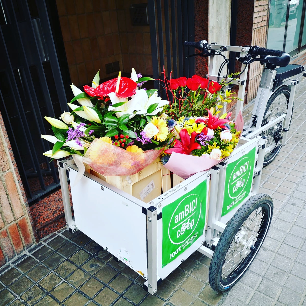 Hoy y cada día 🚴🚴 #diamundialdelabicicleta

#ambici #mensajeriasostenible
#bicimensajeros #enviossostenibles #pedaleando
#ceroemisiones #cargobike
#ecologico #badalona