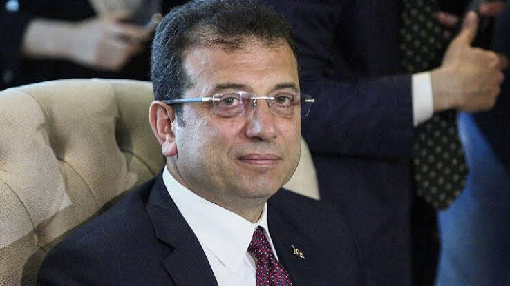 Hâlâ, bu insanın, birşeyler yapacağına inanan varmı acaba?!!!!
#maskedüştü