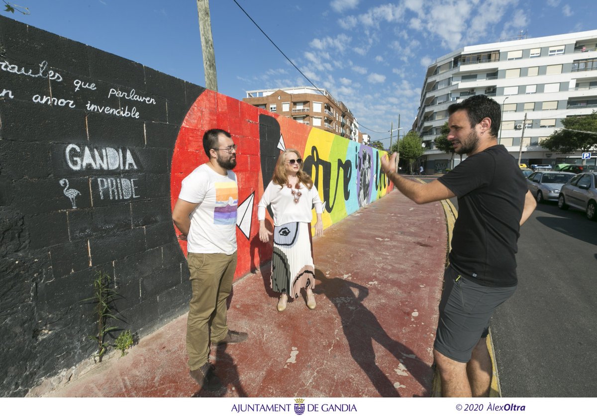 aj_gandia's tweet photo. “Love is love”👩‍❤️‍💋‍👩, a pesar de la intolerància

🌈 Hem visitat aquest matí el mural LOVE IS LOVE, que va sofrir, dies enrere, el tercer atac lgtbifòbic. L’autor, @flugvalencia, l’ha tornat a reparar sense cap cost per a la ciutat.

https://t.co/pFa2DELjbN https://t.co/2H1jqRgLHt