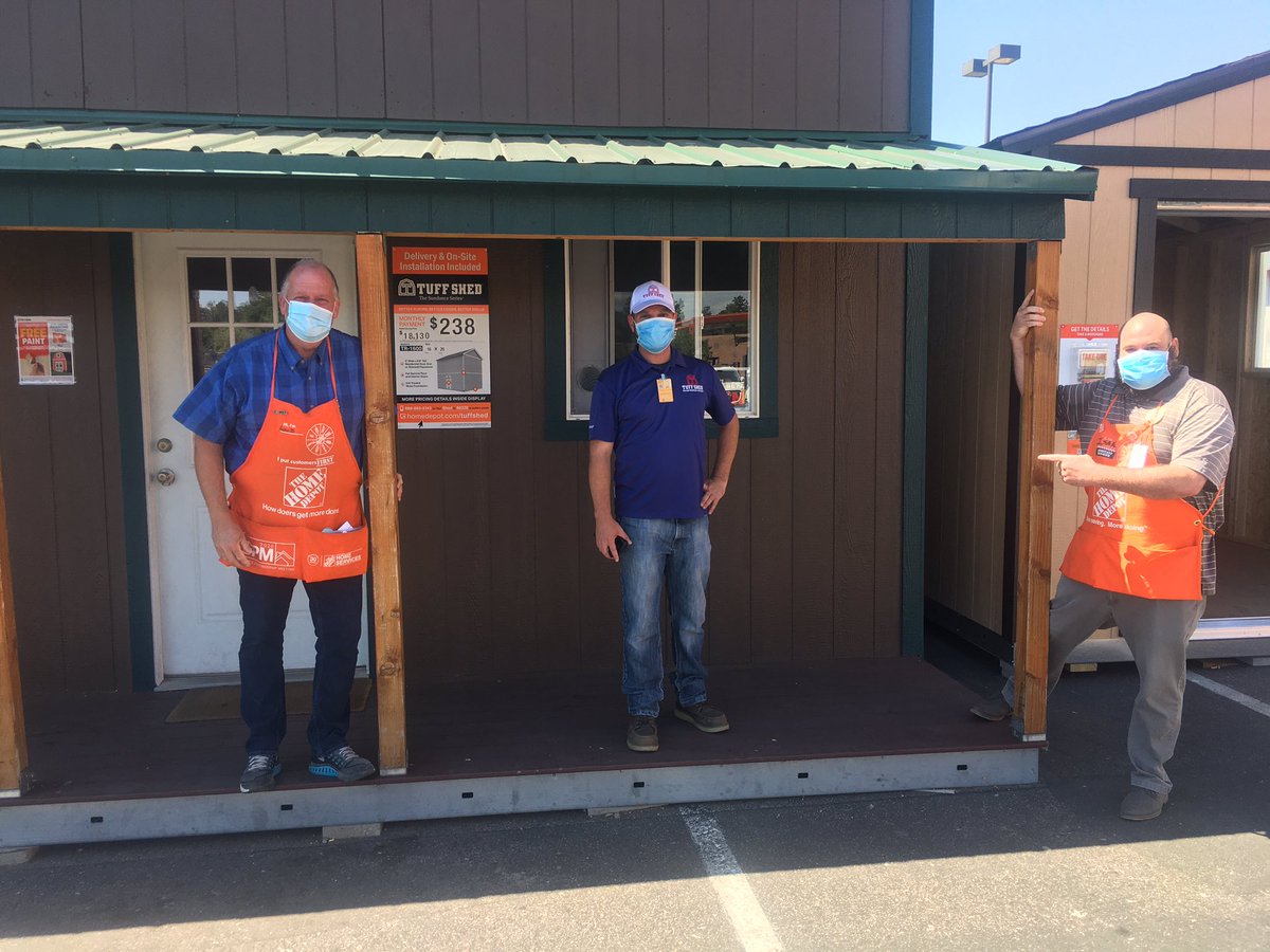 Hanging out with DSM Harold Meilleur and store manager Isaac Cook. Thanks for the support!!!